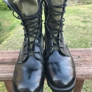 Jungle Boots Size 9 Regular
